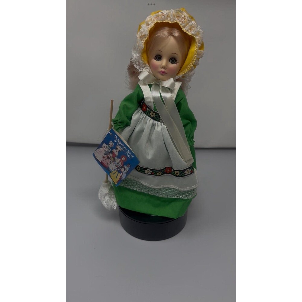 Effanbee Doll 1982 Mother Hubbard 11” #1168